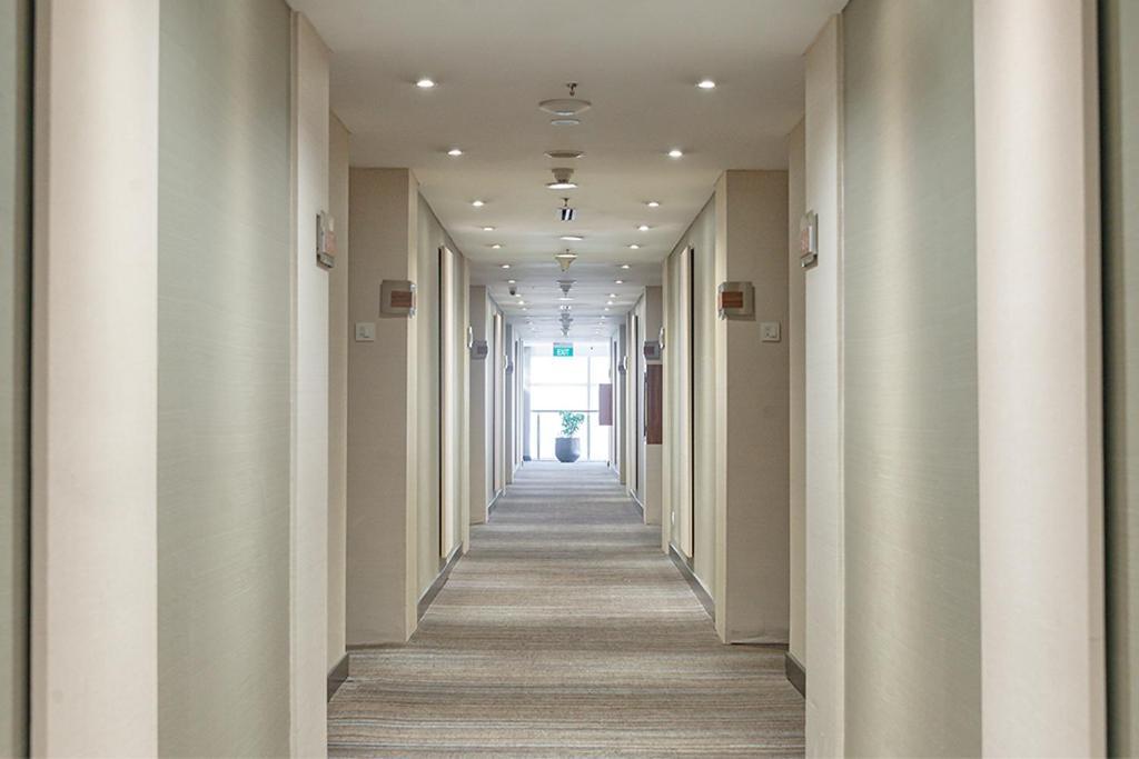 Gumaya Tower Hotel Semarang Buitenkant foto