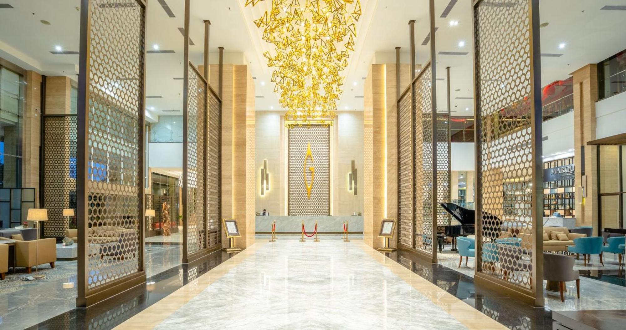 Gumaya Tower Hotel Semarang Buitenkant foto