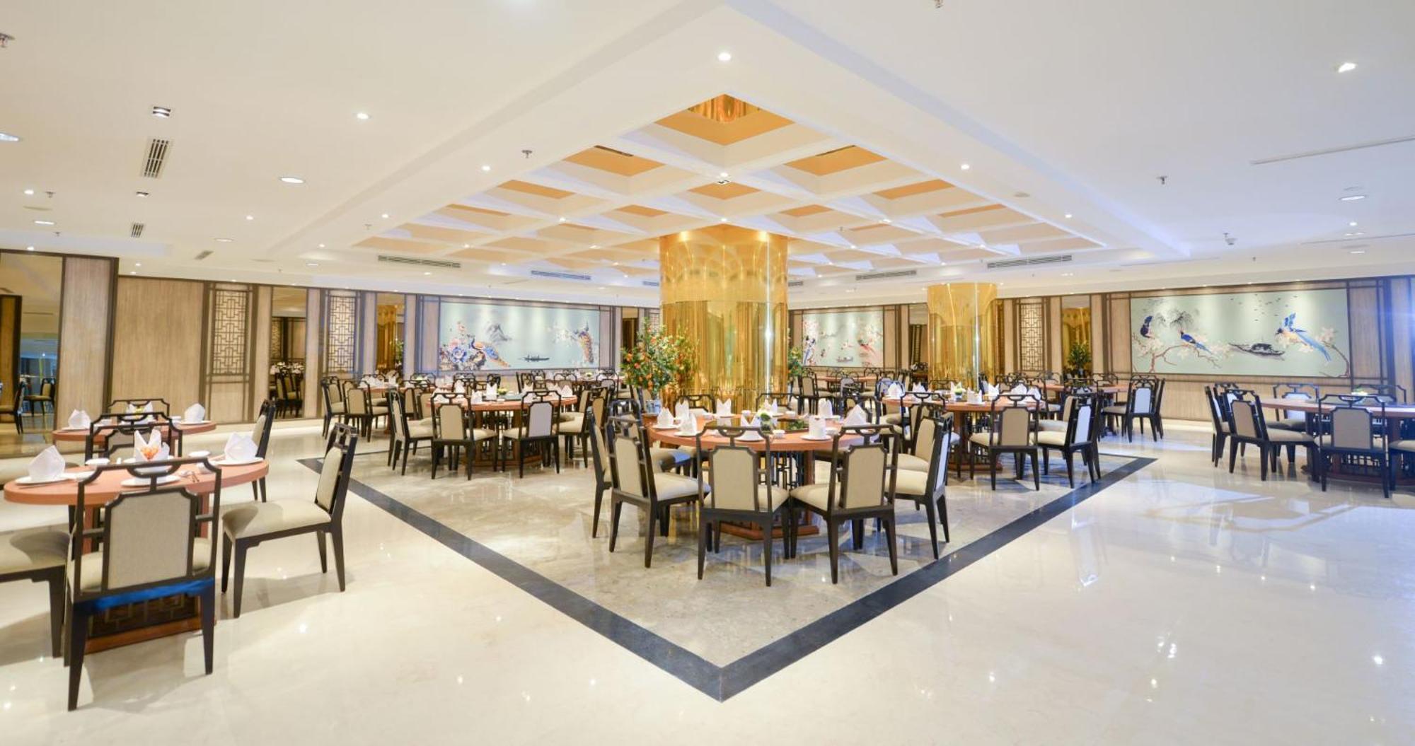 Gumaya Tower Hotel Semarang Buitenkant foto