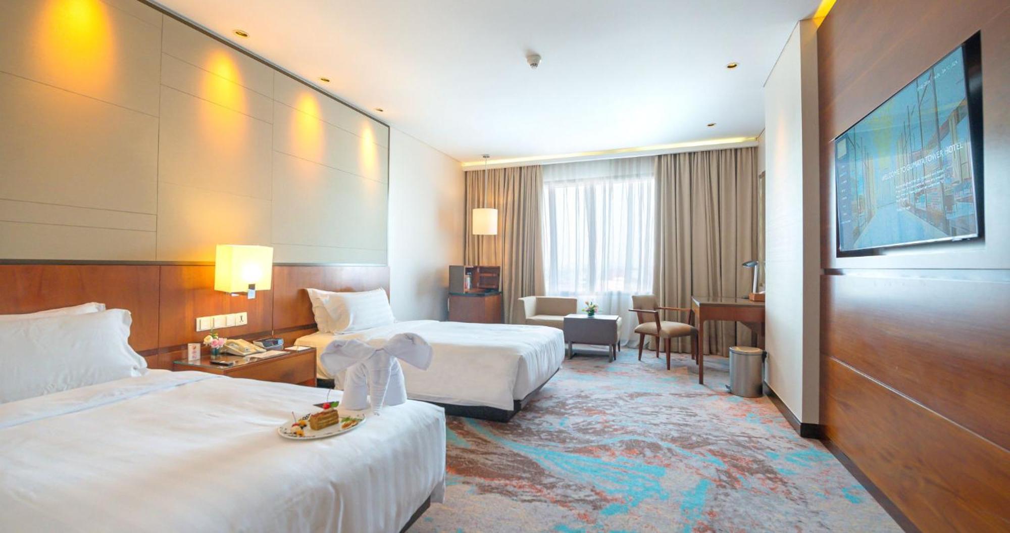 Gumaya Tower Hotel Semarang Buitenkant foto