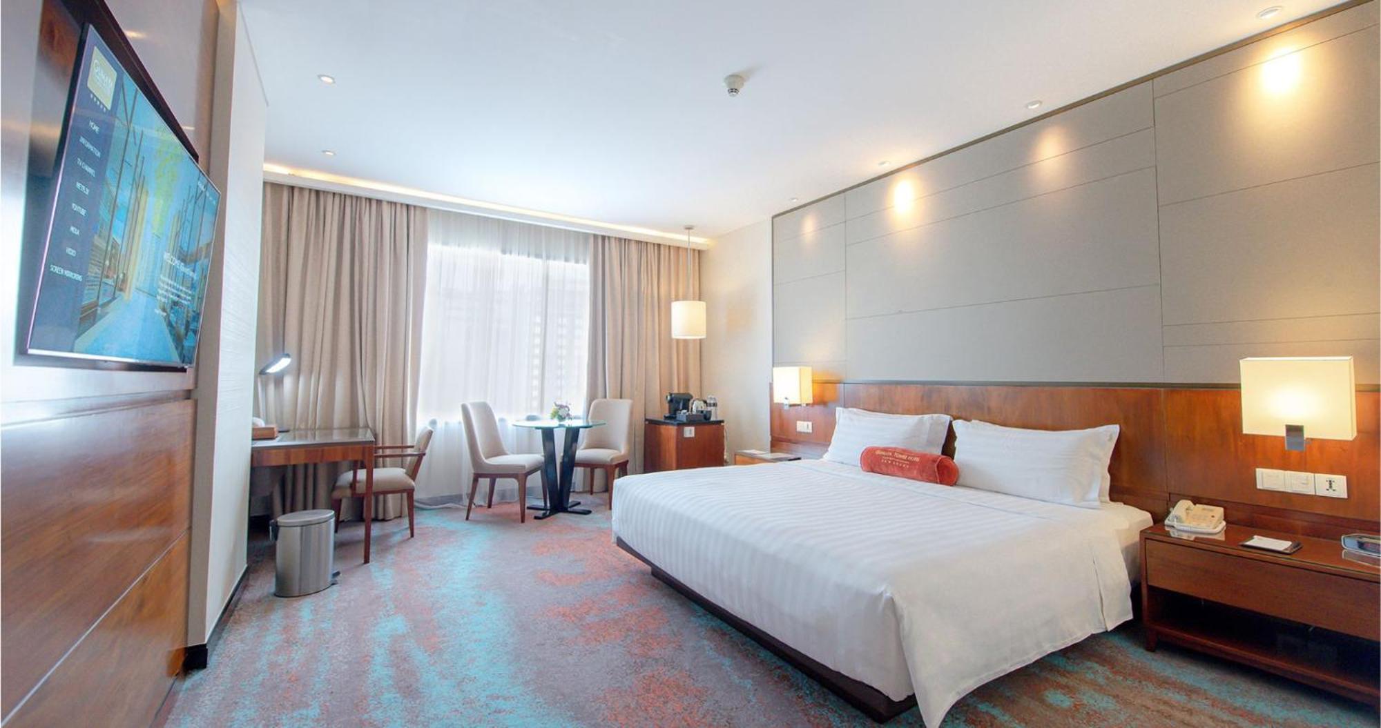 Gumaya Tower Hotel Semarang Buitenkant foto