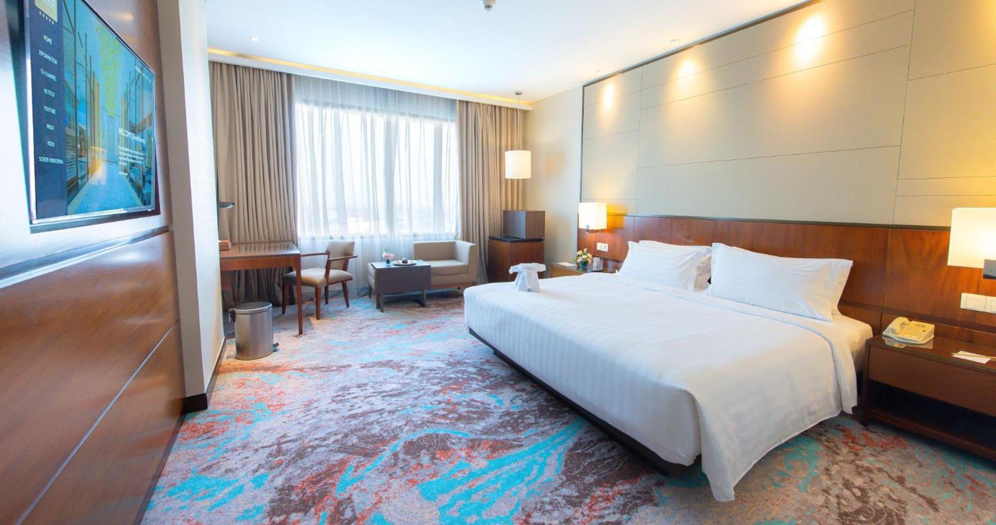 Gumaya Tower Hotel Semarang Buitenkant foto