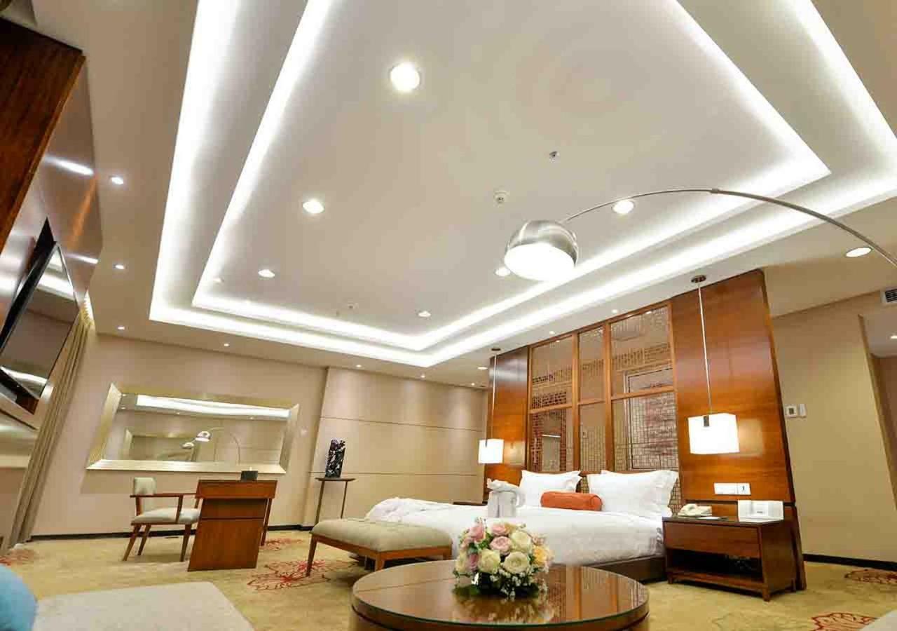 Gumaya Tower Hotel Semarang Buitenkant foto