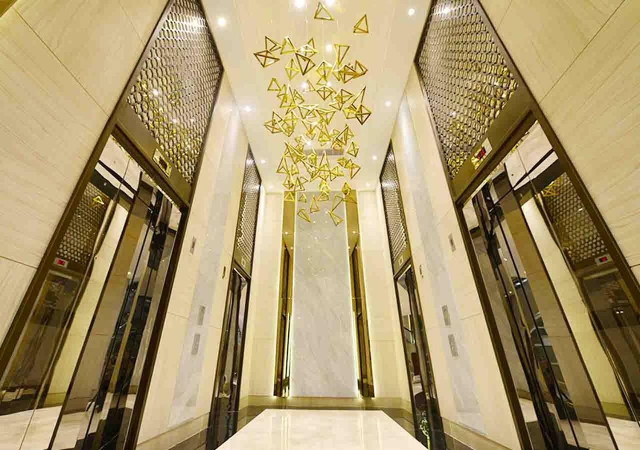 Gumaya Tower Hotel Semarang Buitenkant foto