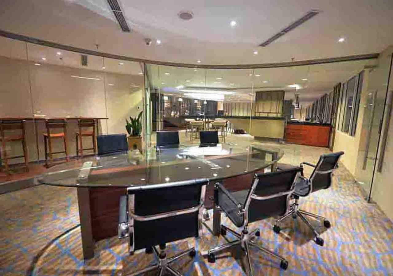 Gumaya Tower Hotel Semarang Buitenkant foto